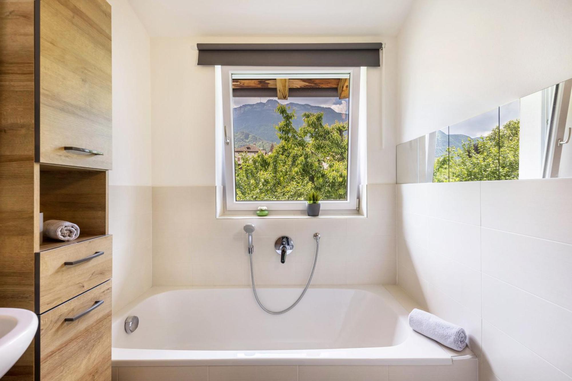 Angerblick Apartment Appiano Sulla Strada Del Vino Bagian luar foto