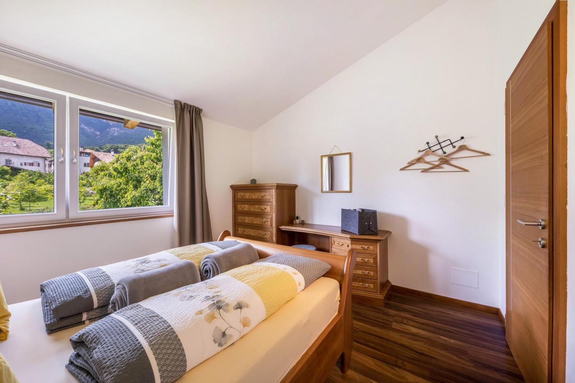 Angerblick Apartment Appiano Sulla Strada Del Vino Bagian luar foto
